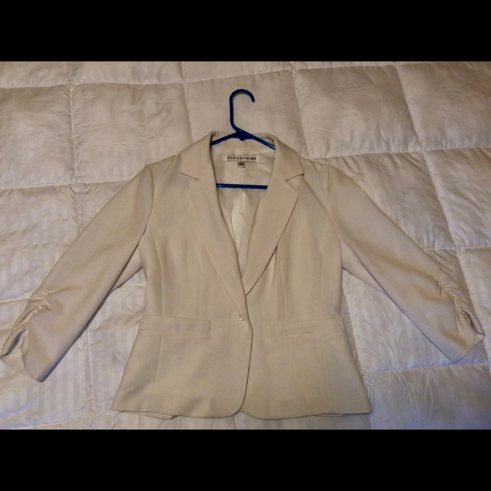 White blazer 3/4 sleeve